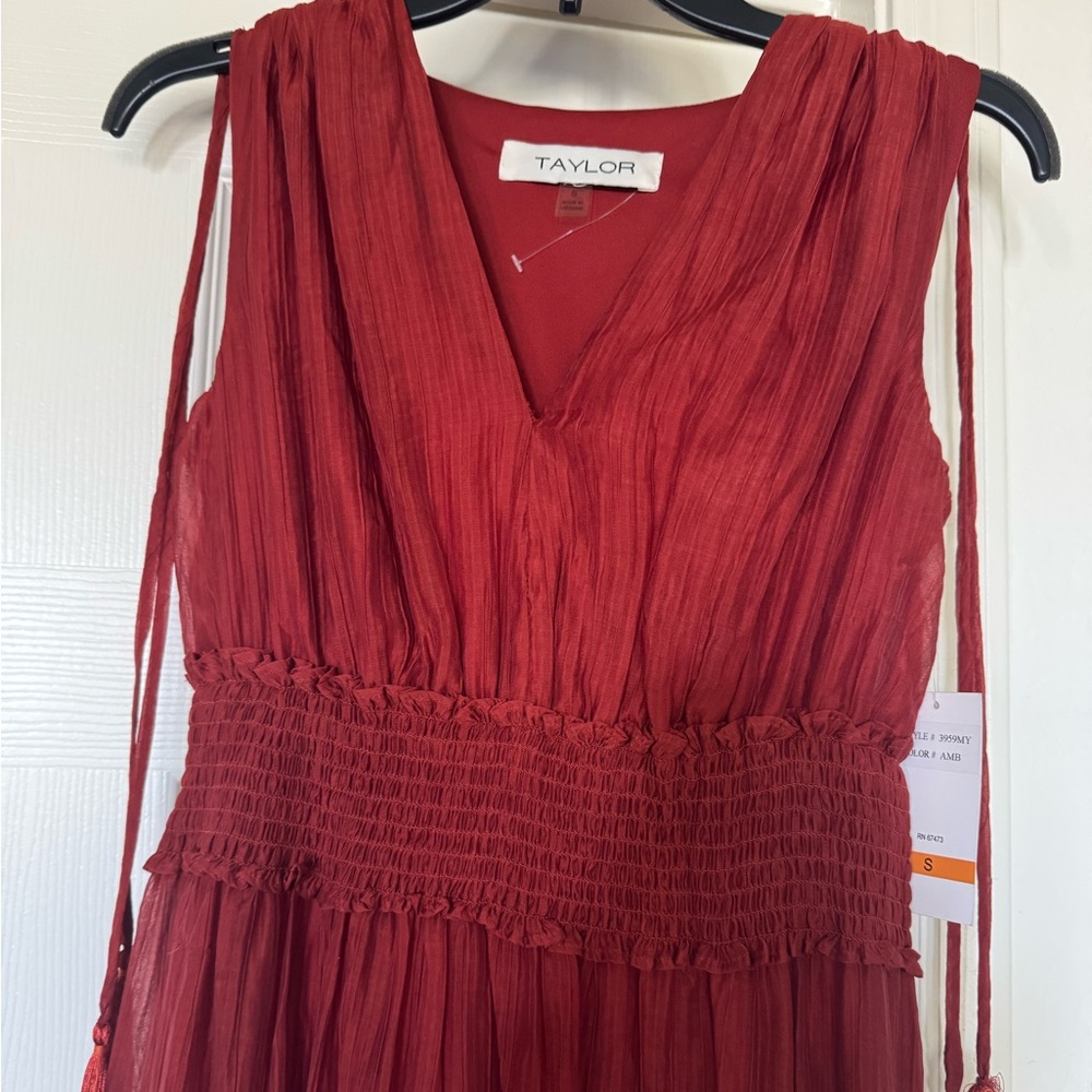 NWT Women's Taylor Smocked Empire Waist Midi Dress SIZE Small Auburn color - Picture 2 of 15